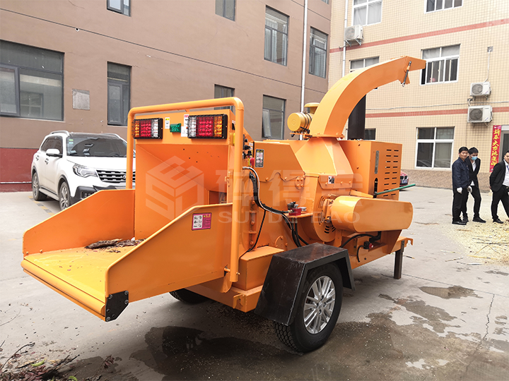 移動(dòng)式園林樹(shù)枝粉碎機(jī)